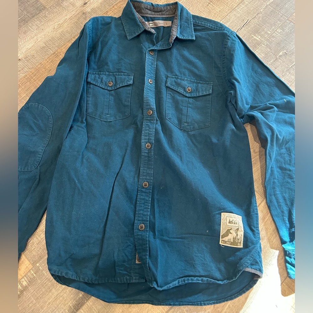 Rei women’s flannel shirt in teal color